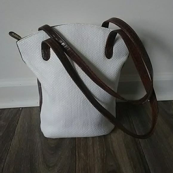 Liz Claiborne Handbags - Liz Claiborne White Straw Bucket bag